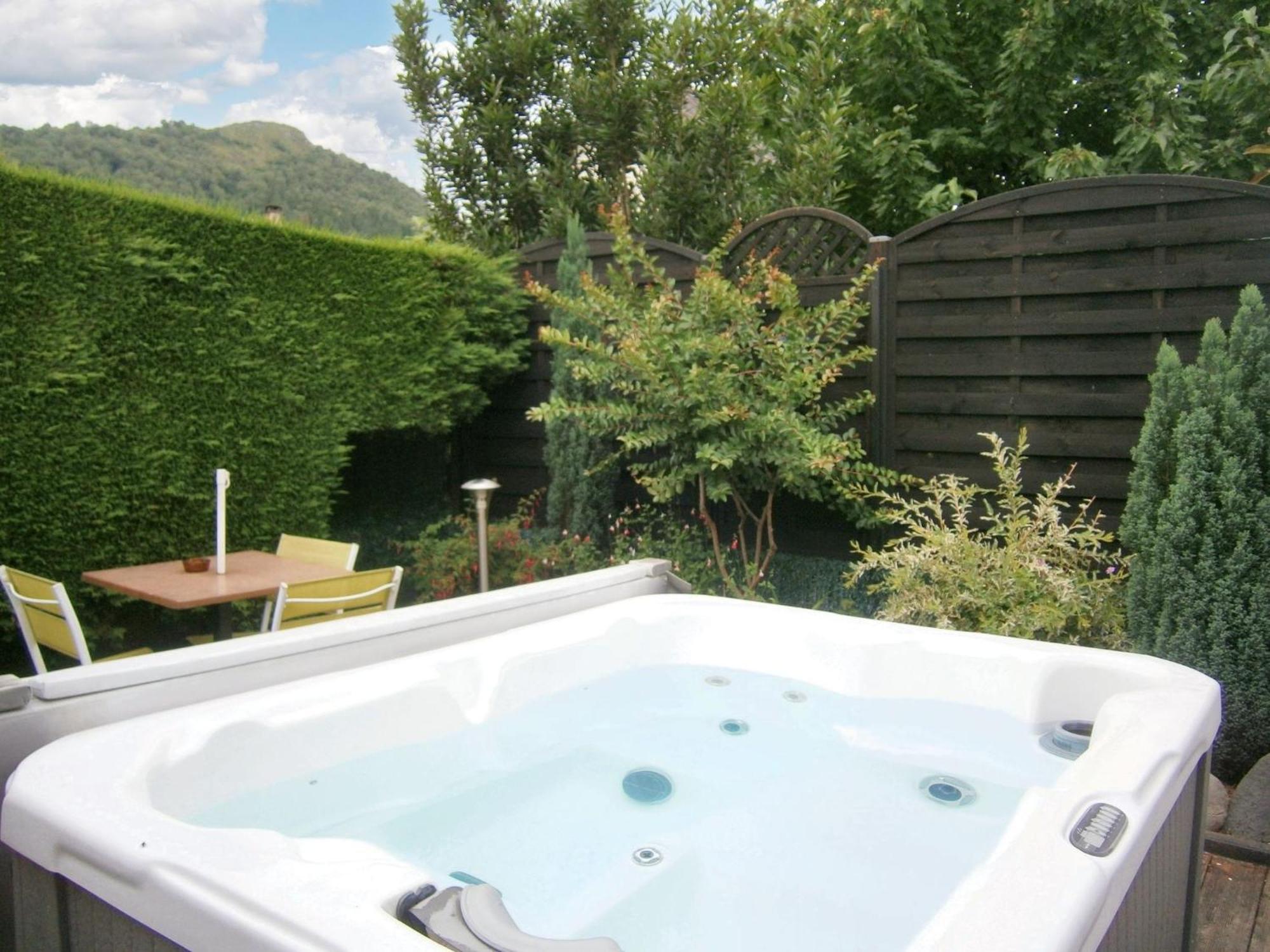 D'une Avec Jacuzzi Jardin Clos Et Wifi A *